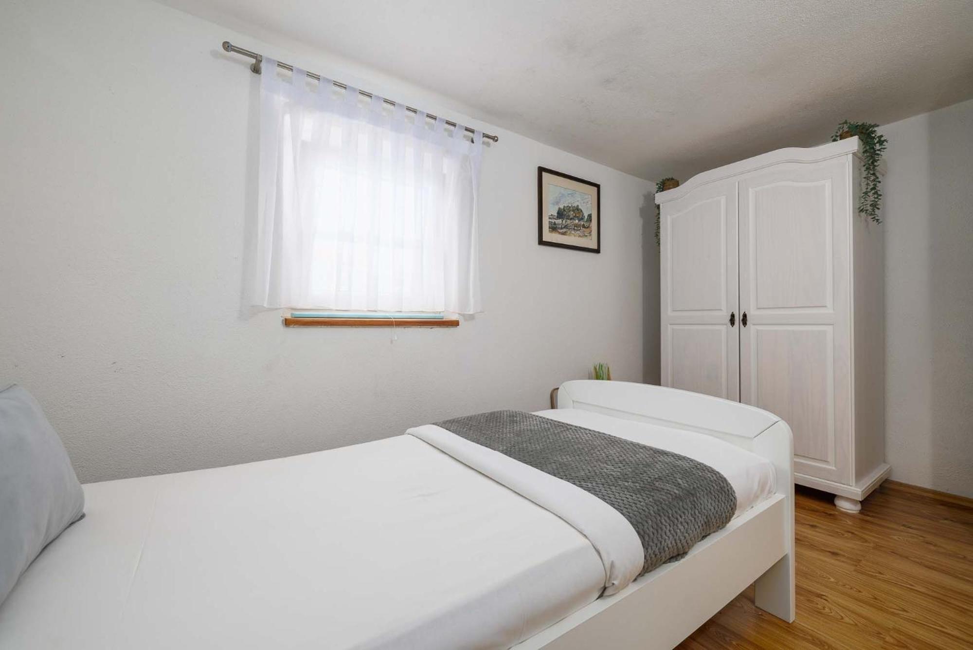 Apartment Katalin Kornić Esterno foto